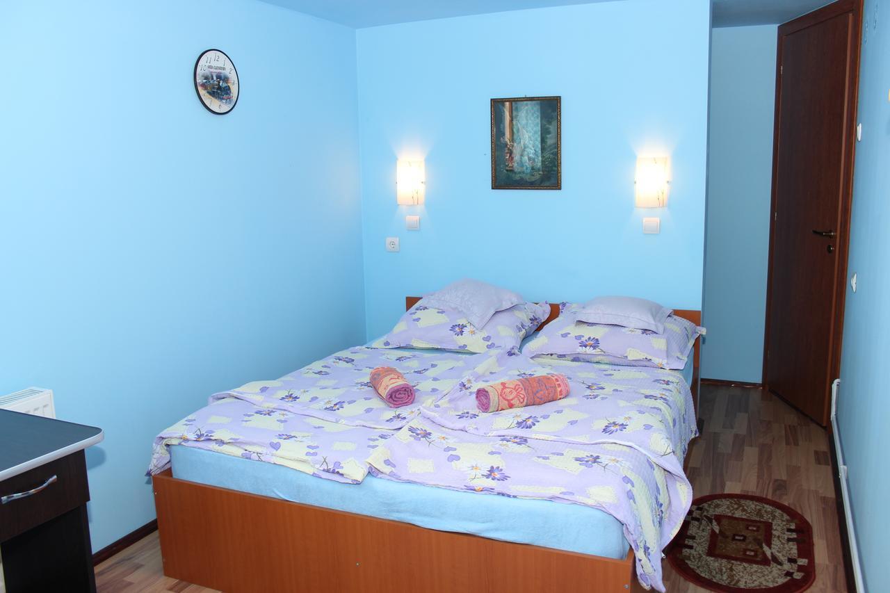 Csergo Ildiko Vendeghaz Hotel Lazarea Ngoại thất bức ảnh