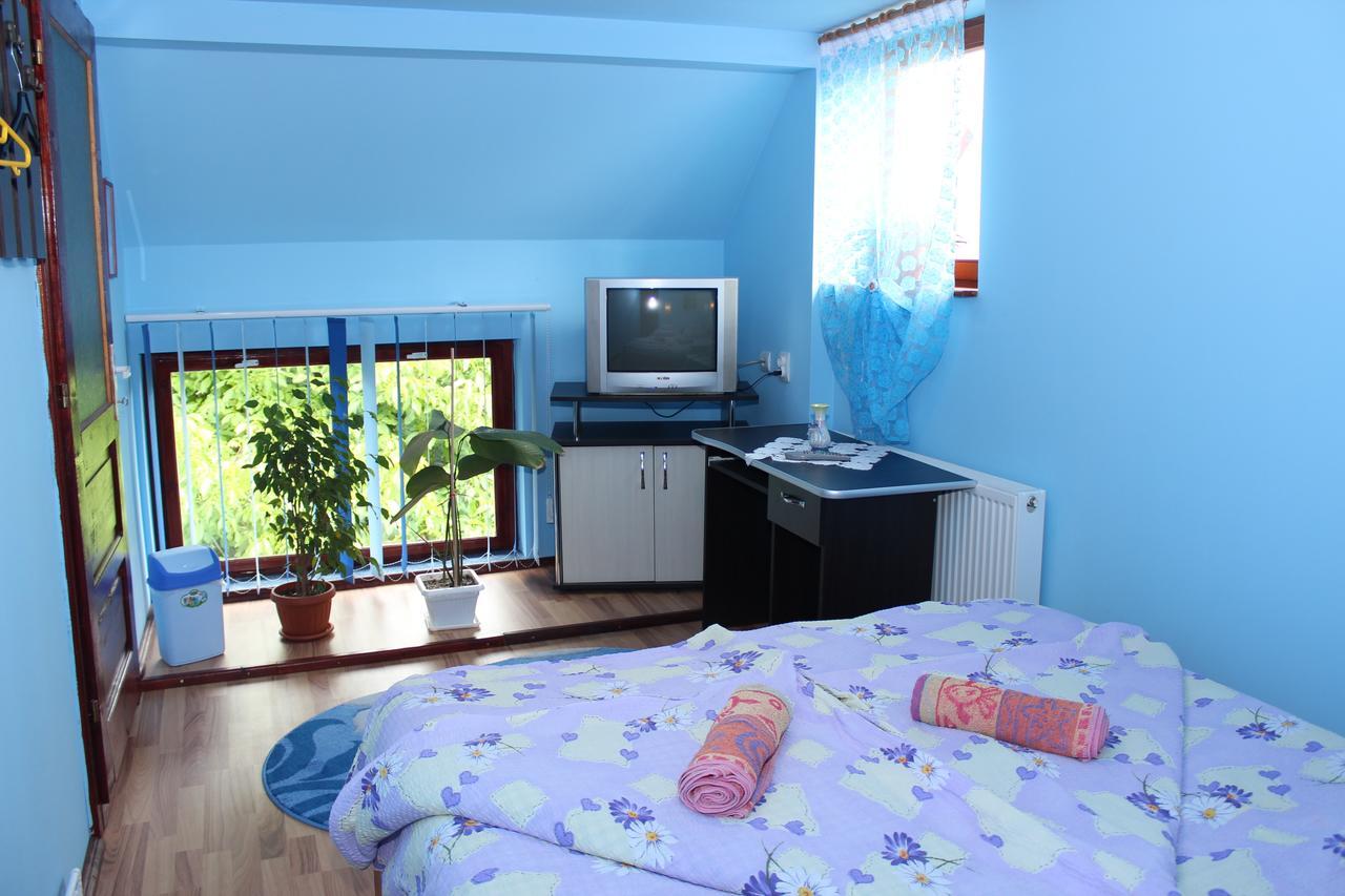 Csergo Ildiko Vendeghaz Hotel Lazarea Ngoại thất bức ảnh
