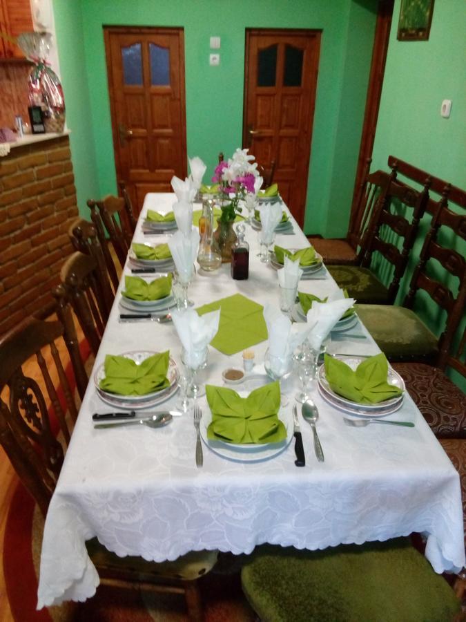 Csergo Ildiko Vendeghaz Hotel Lazarea Ngoại thất bức ảnh