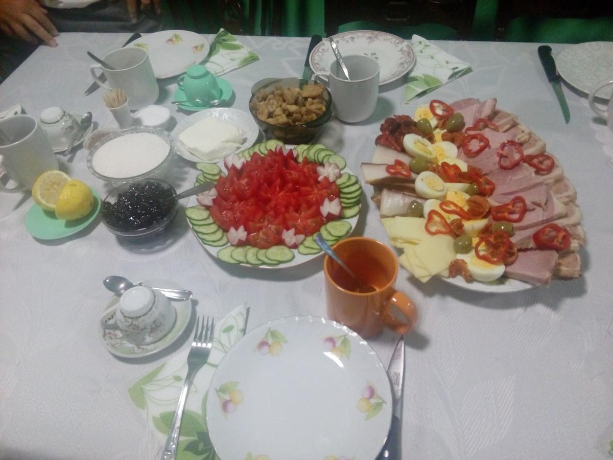 Csergo Ildiko Vendeghaz Hotel Lazarea Ngoại thất bức ảnh