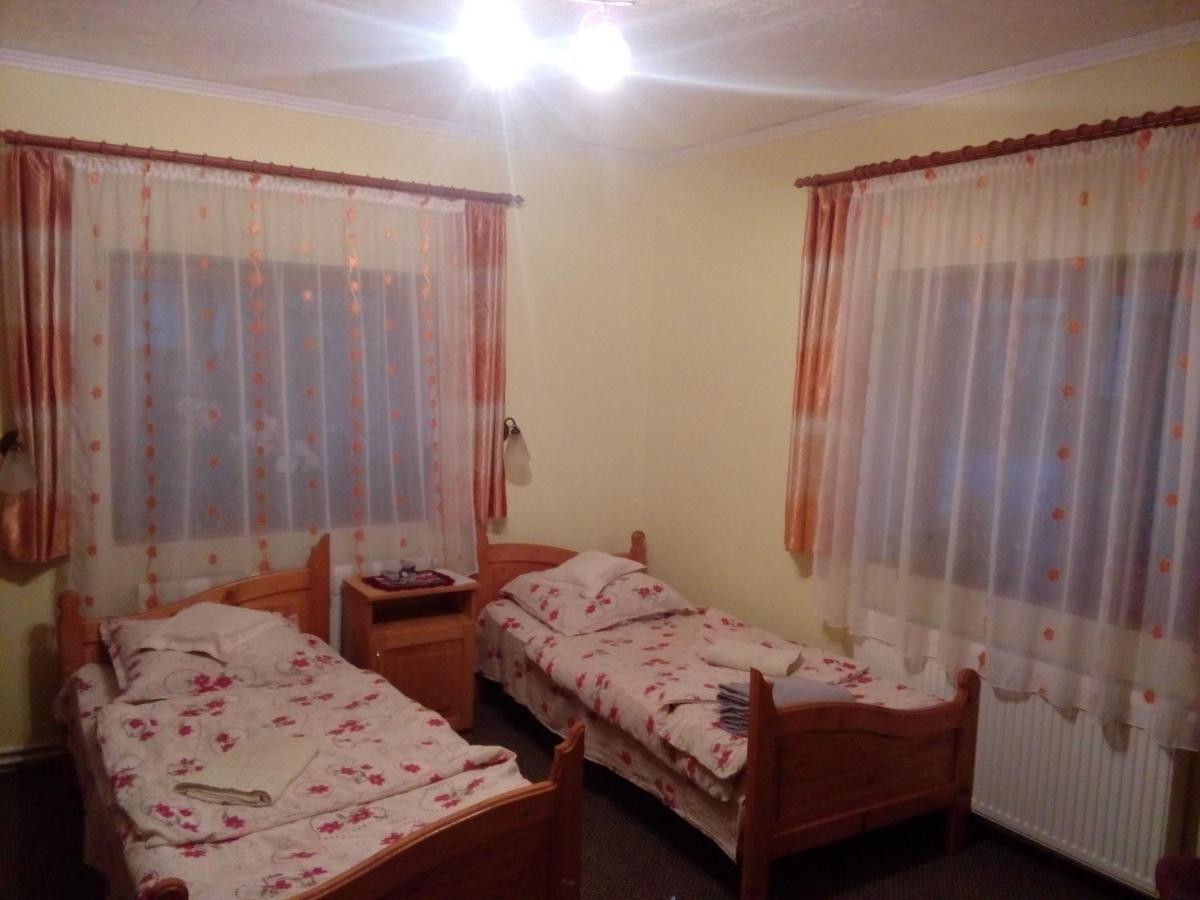 Csergo Ildiko Vendeghaz Hotel Lazarea Ngoại thất bức ảnh